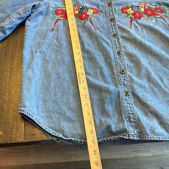 BOBBIE BROOKS Denim Button-Down Christmas ornament present poinsettia Jean shirt - Picture 12 of 15